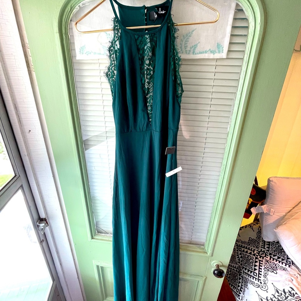 Lace High-Neck Lulu’s Cocktail Gown